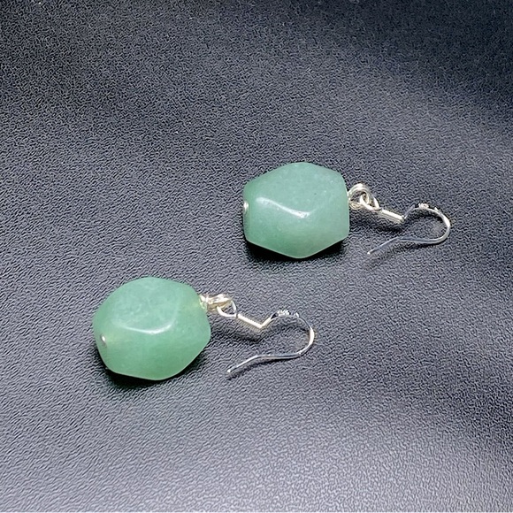 Vintage Jewelry - Beautiful Artisan Sterling Silver & Jade Precious Green Gemstone Drop Earrings